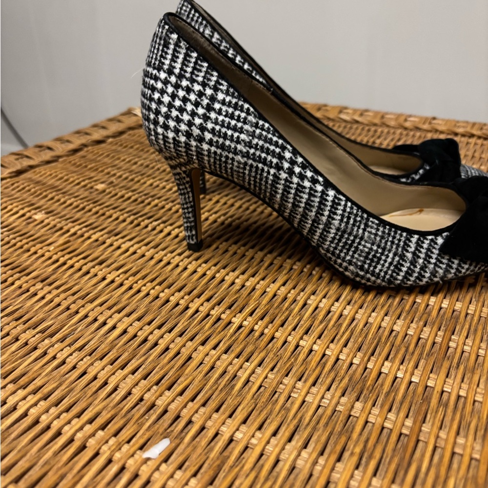 Ann Taylor Black and White Houndstooth Heels - Picture 2 of 4